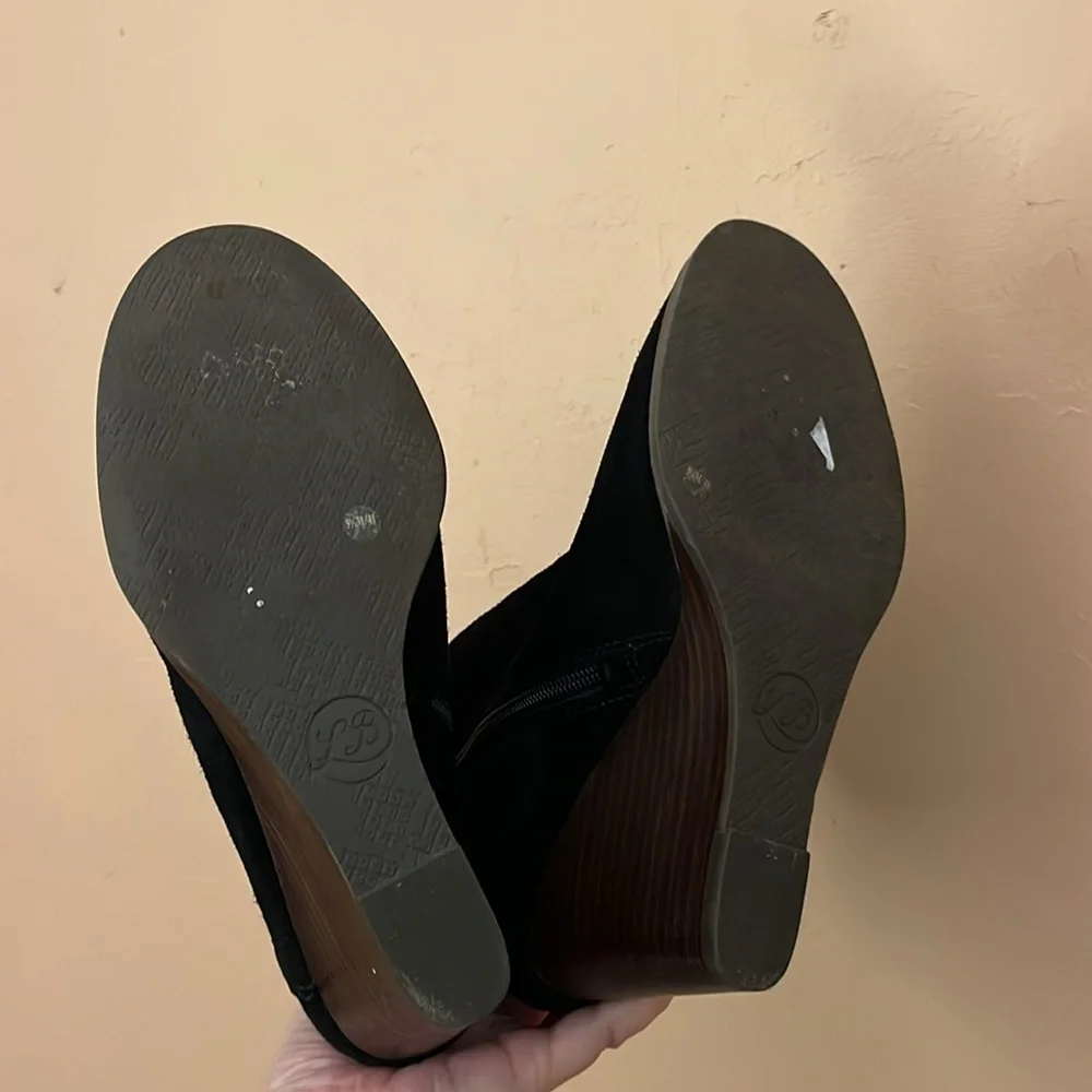 LUCKY BRAND black suede zipper booties